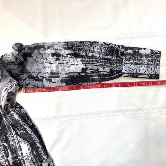 💥SALE bebe NWT Cold Shoulder Ruffle Top Ghost Lace 1 Size S Black White Gry - Picture 13 of 15